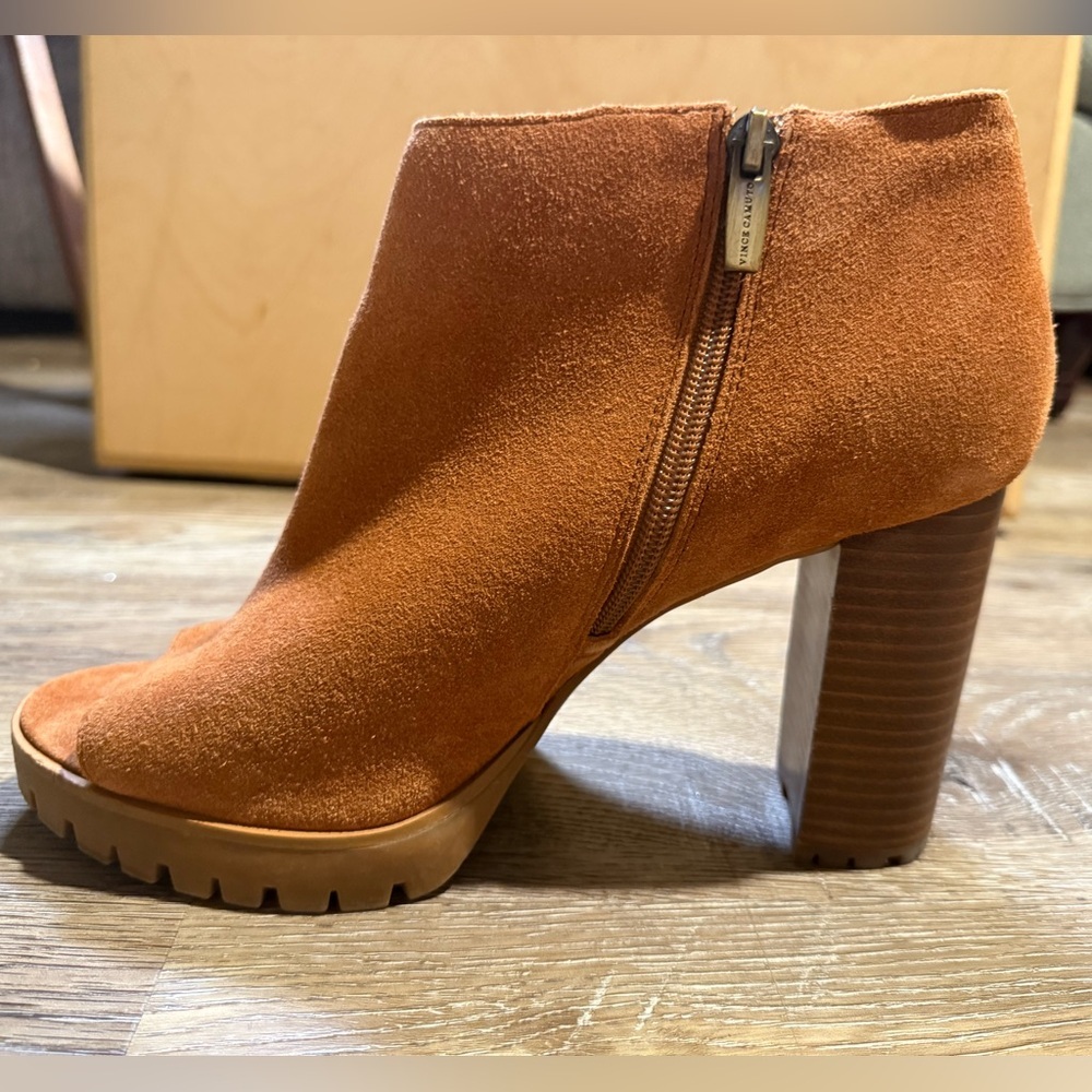 Vince Camuto Peep Toe Booties EUC - Picture 9 of 13